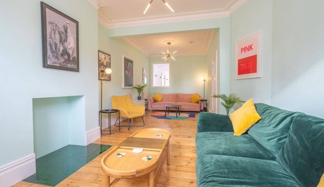 Broadstairs ColourPop | Parking | Beach/Bars 2 min