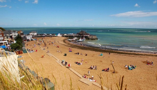 Broadstairs -stunning large family Victorian house, sleeps 8 close to the beach