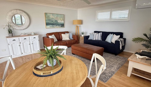 Broadwater Apartment with Balcony & Water Views