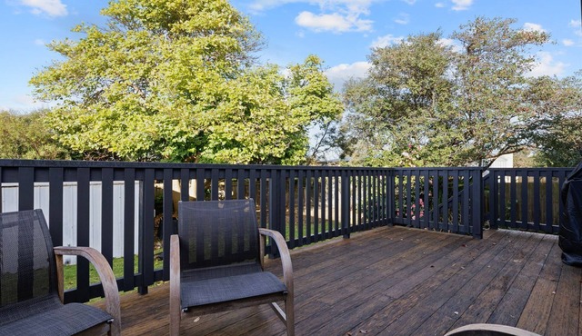 Broadwater Coastal Cottage