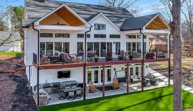 Broadwater Cove 7 BDRM, 5 BTHRM, 7,000 sq ft, Amazing lake View