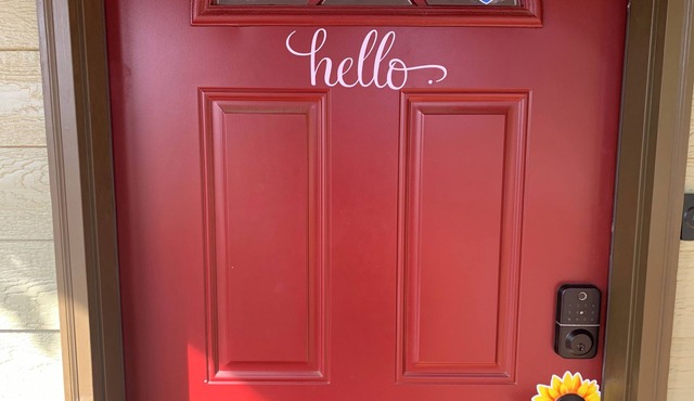 Broadway Charmer, 3 minutes from Downtown and just 13 minutes from the Airport.