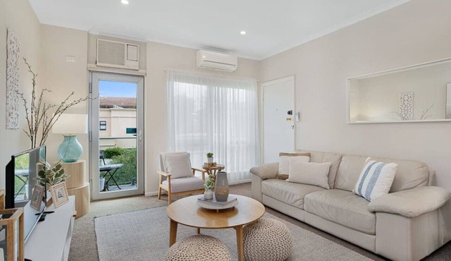 Broadway Getaway - 150 Metres to Beach