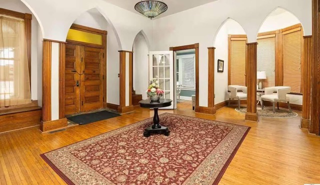 Broadway Place "Stay in History"