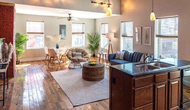 Broadway Suites - Stunning Downtown Condos