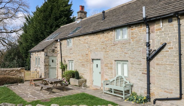 BROADWOOD FARM, pet friendly, with open fire in Hathersage