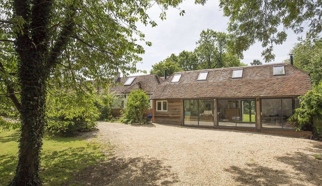 Brock Cottage - sleeps 14 guests in 6 bedrooms