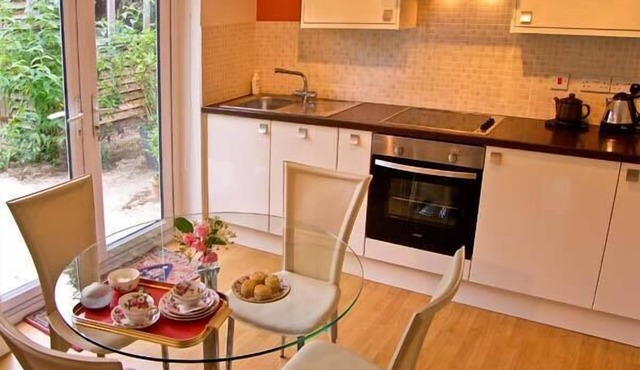 BROCK COTTAGE, with a garden in Beaulieu