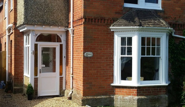 Brockenhurst Village - Spacious House, 5 bed, 3 bathrooms, 2 sitting areas.