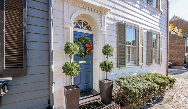 Brockett House - The Perfect Old Town Escape!