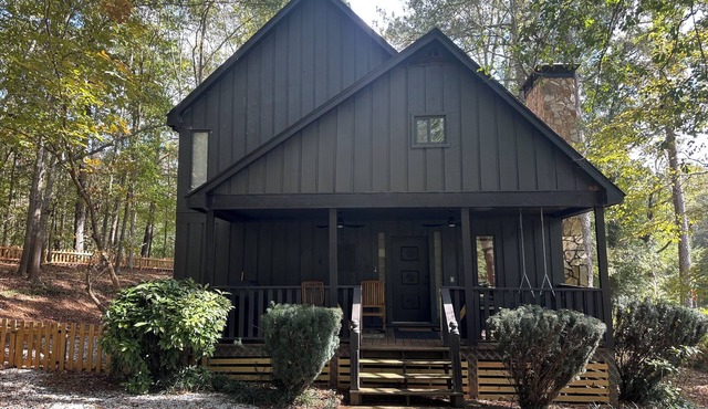 Brockton Bungalow- Charming Cabin Just Outside of Athens!