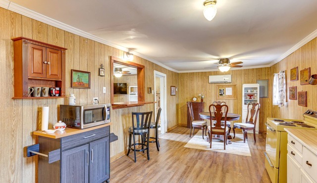 ‘Brodies Landing Cottage’ ~ Half Mi to Lick Creek!