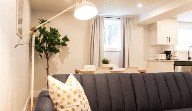 Broken Oak B · Designer Dream Suite-2 bed/1 bed in Forest Heights