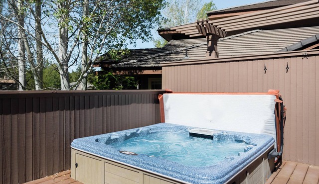 Broken Top Retreat | Family Fun with Hot Tub