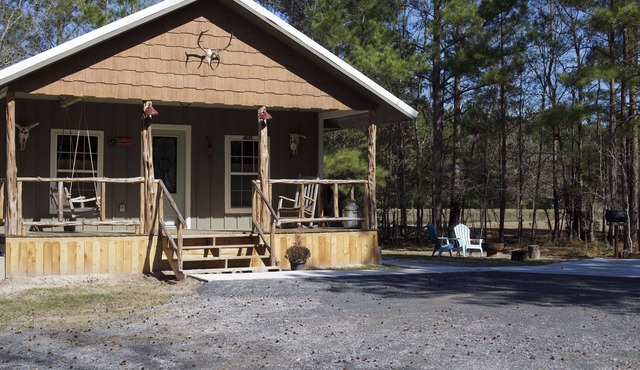 Broken Wire Cabin-Peaceful, private and safe country experience!