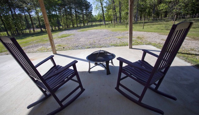 Broken Wire Ranch.No worries! Peaceful, private and safe country experience!