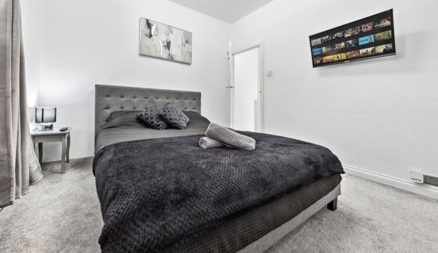 Bromley - Modern Apt - Sleeps 6 - Free Parking - Central London 25mins by Train