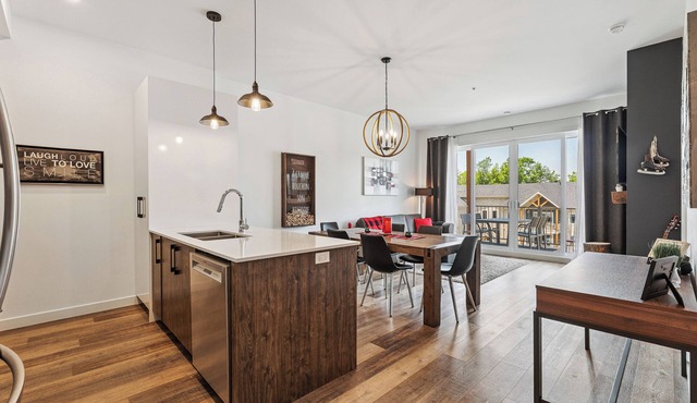 ⛰️ Bromont Mountain Living |31+ Nights | Turnkey 2BR Condo | Underground Parking