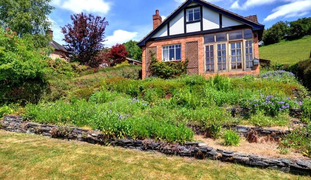 Bron y Fedw - Three Bedroom House, Sleeps 6