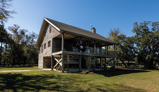 Bron-Yr-Aur:Secluded Waterfront Retreat with Private Dock & Stunning Sunset Views