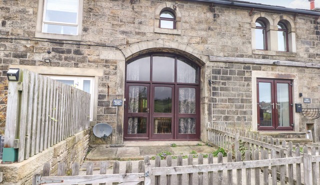 BRONTE BARN, family friendly in Oakworth