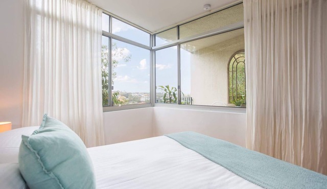 Bronte Beach Coastal Apartment with Ocean View