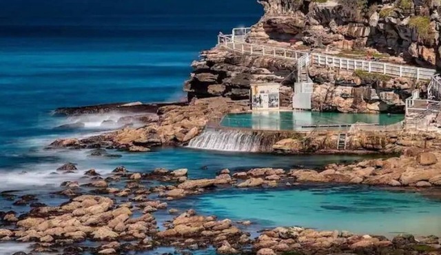 Bronte Beach with views, footsteps to the beach!
