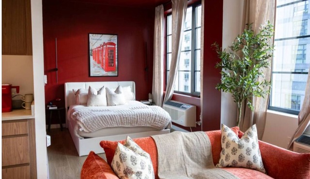 Bronx Retreat: NYC Apartment w/Movie Theater, Pool, Cinema, Gym & Rooftop Views