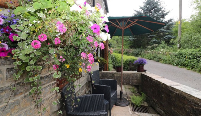 BROOK COTTAGE, family friendly, character holiday cottage in Hayfield