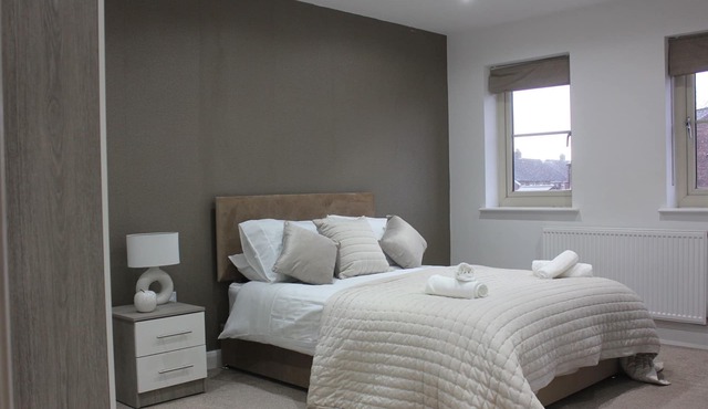 Brook Meadow House, 4 Bed House Manchester ¦ Business ¦ Retreat ¦