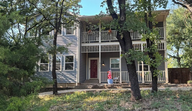 Brookdale Blue sleeps 8, nestled in lakeside community in Highland Village, TX