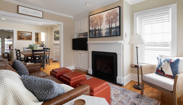 'Brooke House' In The Heart of Downtown w/Patio!