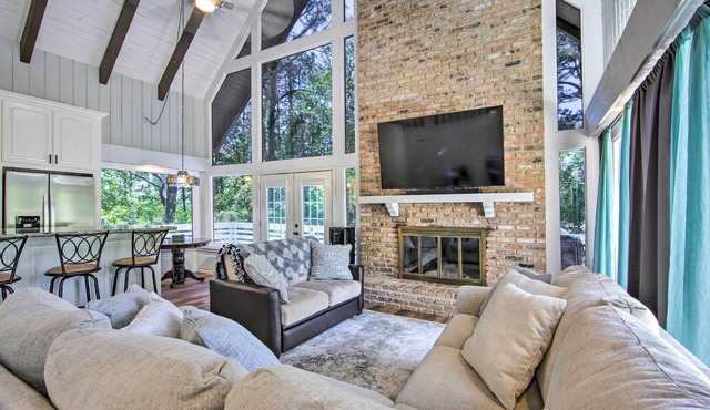 Brookeland Resort Cabin w/Golf + Lake Access