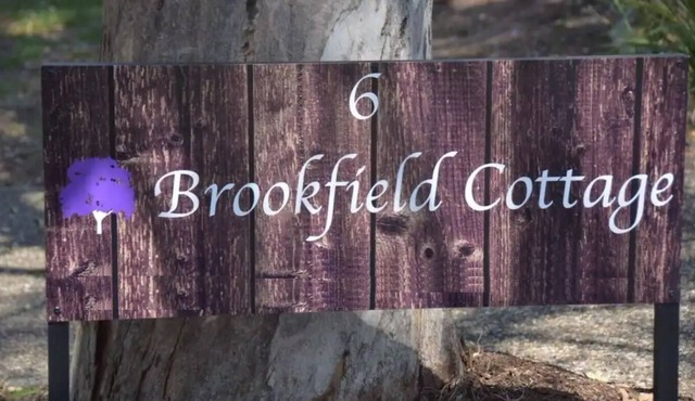 Brookfield Cottage in beautiful jacaranda gardens with solar and air con.