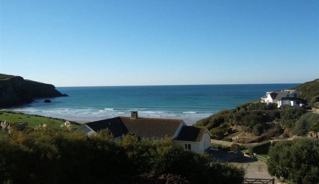 Brookfield, lovely sea views of Mawgan Porth beach
