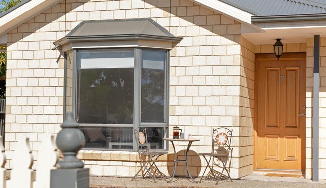 Brooking's Perch Walk to Shops & River WiFi