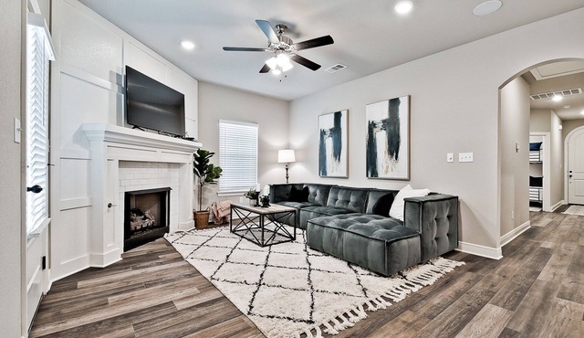 Brooklands Hideaway | Charming Historically-Inspired Cottage