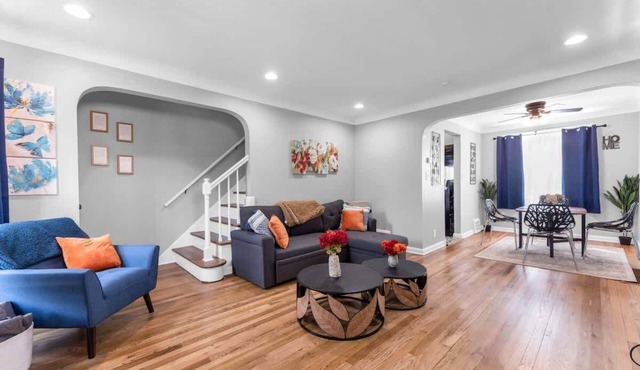 Brooklyn Townhome - 9 Miles to Downtown - Sleeps 5