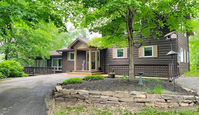 Brooks Bay Cottage | Spacious Waterfront Retreat