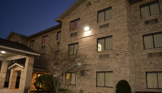 Brookshire Inn & Suites