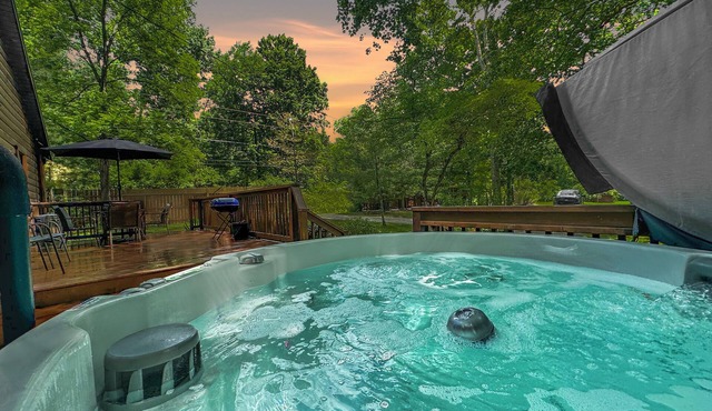 Brookside Cabin Brown County - Hot Tub & Fire Pit