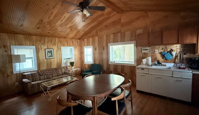 Brookside Cottages and Resort Freedom Cottage