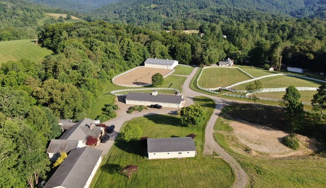 BROOKSIDE COUNTRY RETREAT AND HORSE FARM