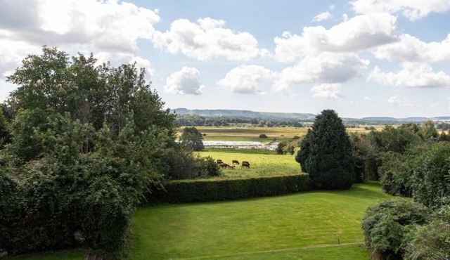 Brookside House with Hot Tub, Pulborough