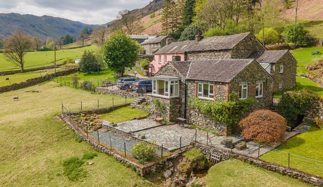 Brookside - Modern Cottage with Magnificent Views