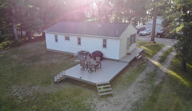 Brookside Retreat- Charming home with lakes and rivers nearby
