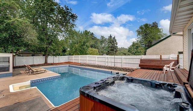 Brookstone Bliss - Hot tub, Pool, Games and more