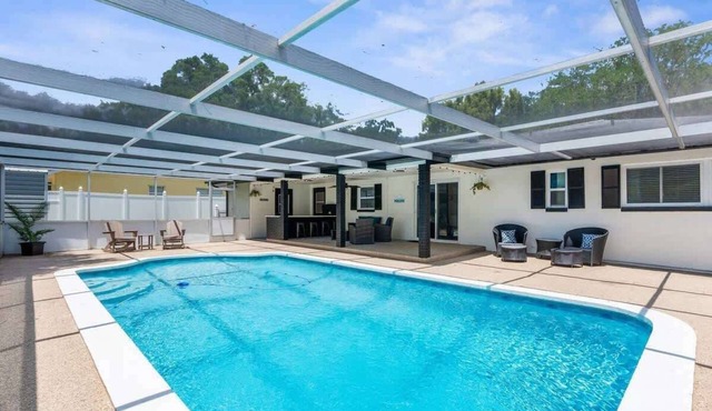 🏡 Brooksville Oasis | 3 Bedroom Heated Pool Home
