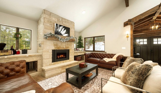 Brooky Bear Lodge: Hot Tub + Game & Movie Rooms