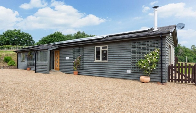 Broomhurst Grove - Three Bedroom House, Sleeps 5